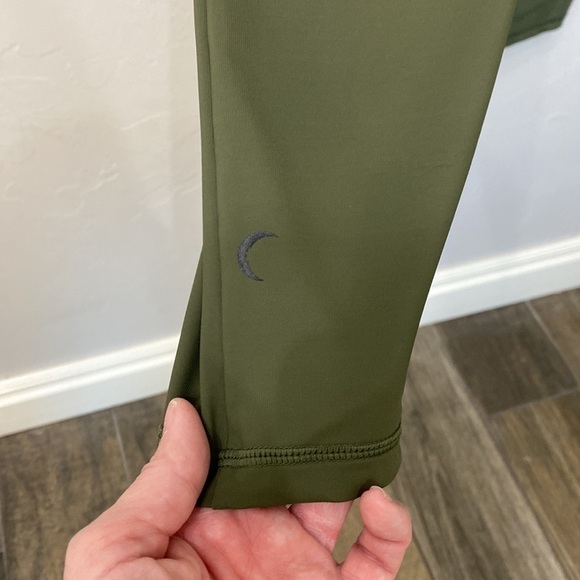 Zyia green nylon athletic pants size small. - Picture 10 of 10